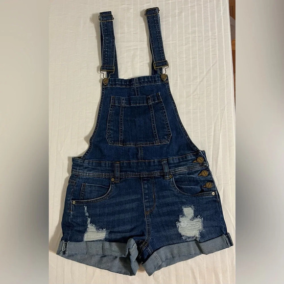 Dollhouse Distressed Overall Jean Shorts Size 5. C1 - Picture 4 of 10